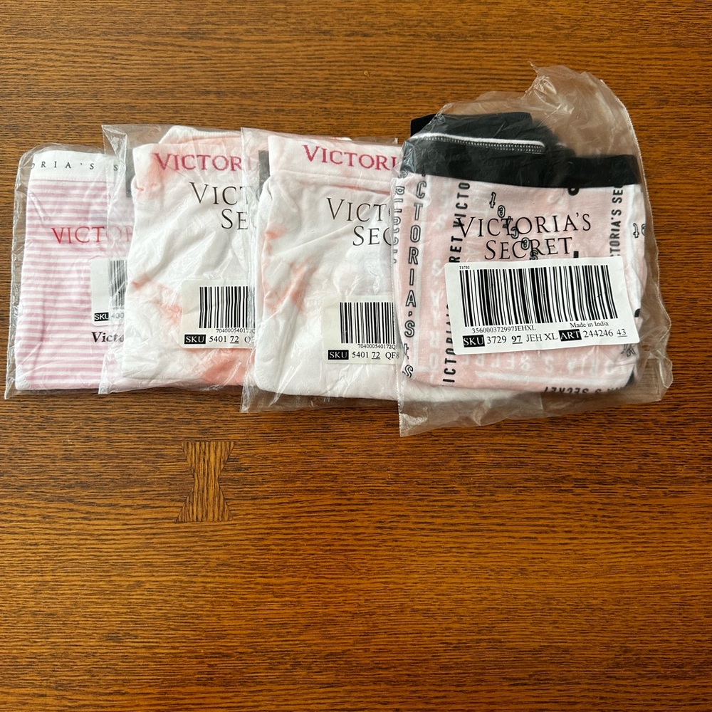 Victoria’s Secret Lot of 4 high-leg briefs in size extra large, NEW
